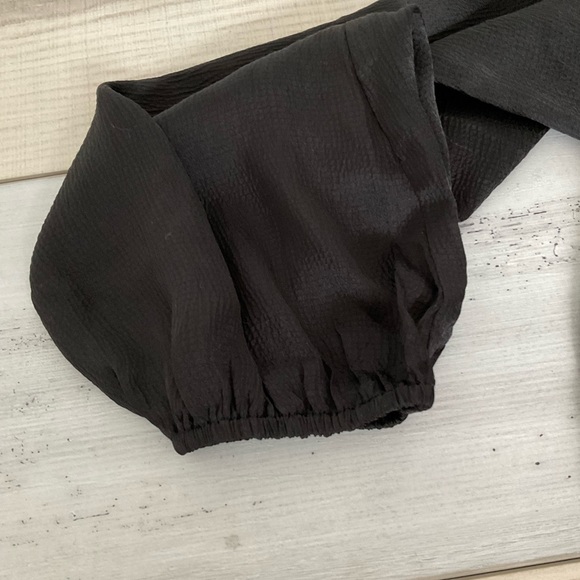 Francesca’s Blouse with Turtleneck - Picture 4 of 11